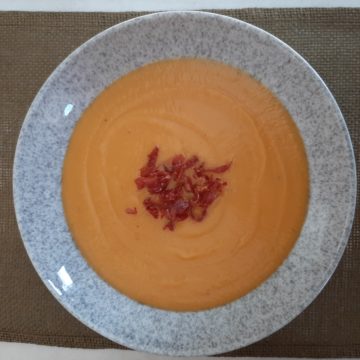 Crema de calabaza con hilos de jamón