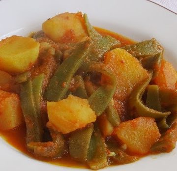 Judías verdes con tomate y patata cocida