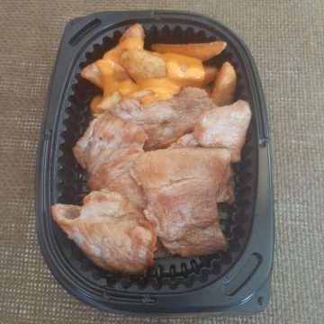 Secreto a la plancha con patatas gajo y chimichurri casero