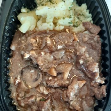 Fricandó de ternera con setas y frutos secos