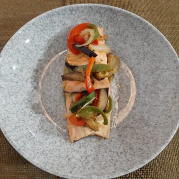 Milhojas de trucha al horno con verdurittas