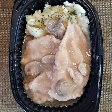 Pechugas de pollo en salsa de cebolla y champiñón