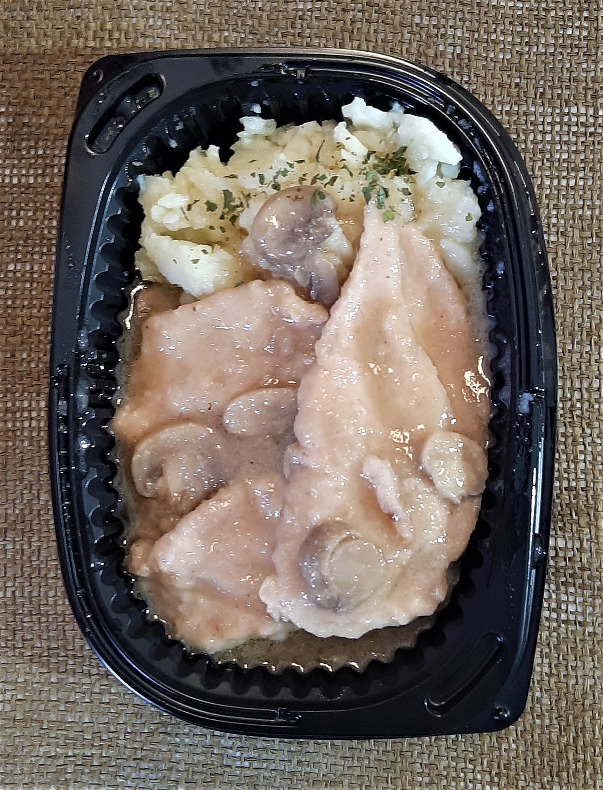 Pechugas de pollo en salsa de cebolla y champiñón