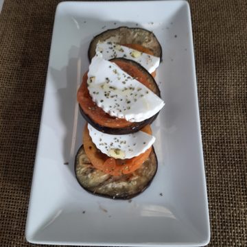 Timbal de berenjena y tomate asados con queso fresco