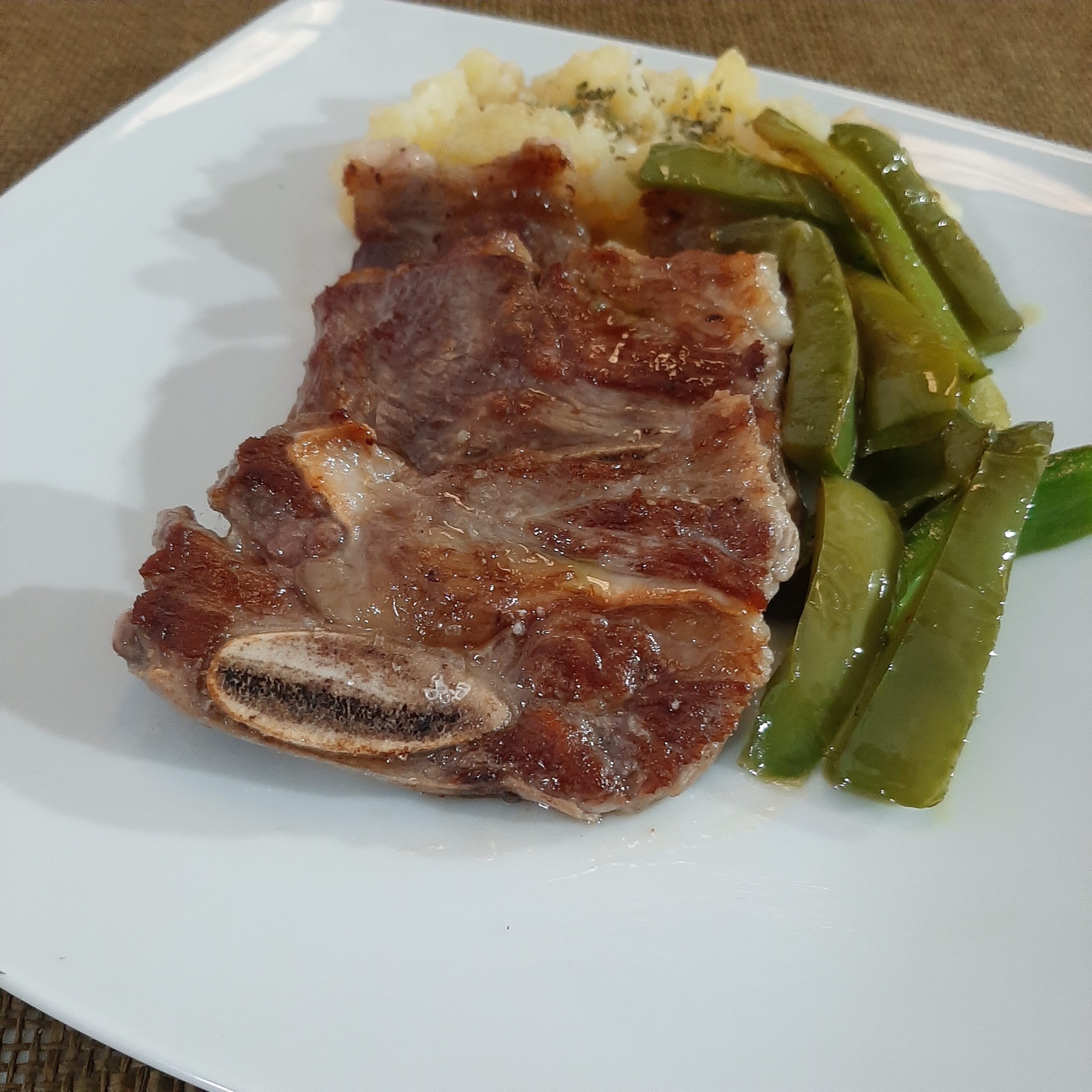 Churrasco de ternera a la plancha con pimientos verdes