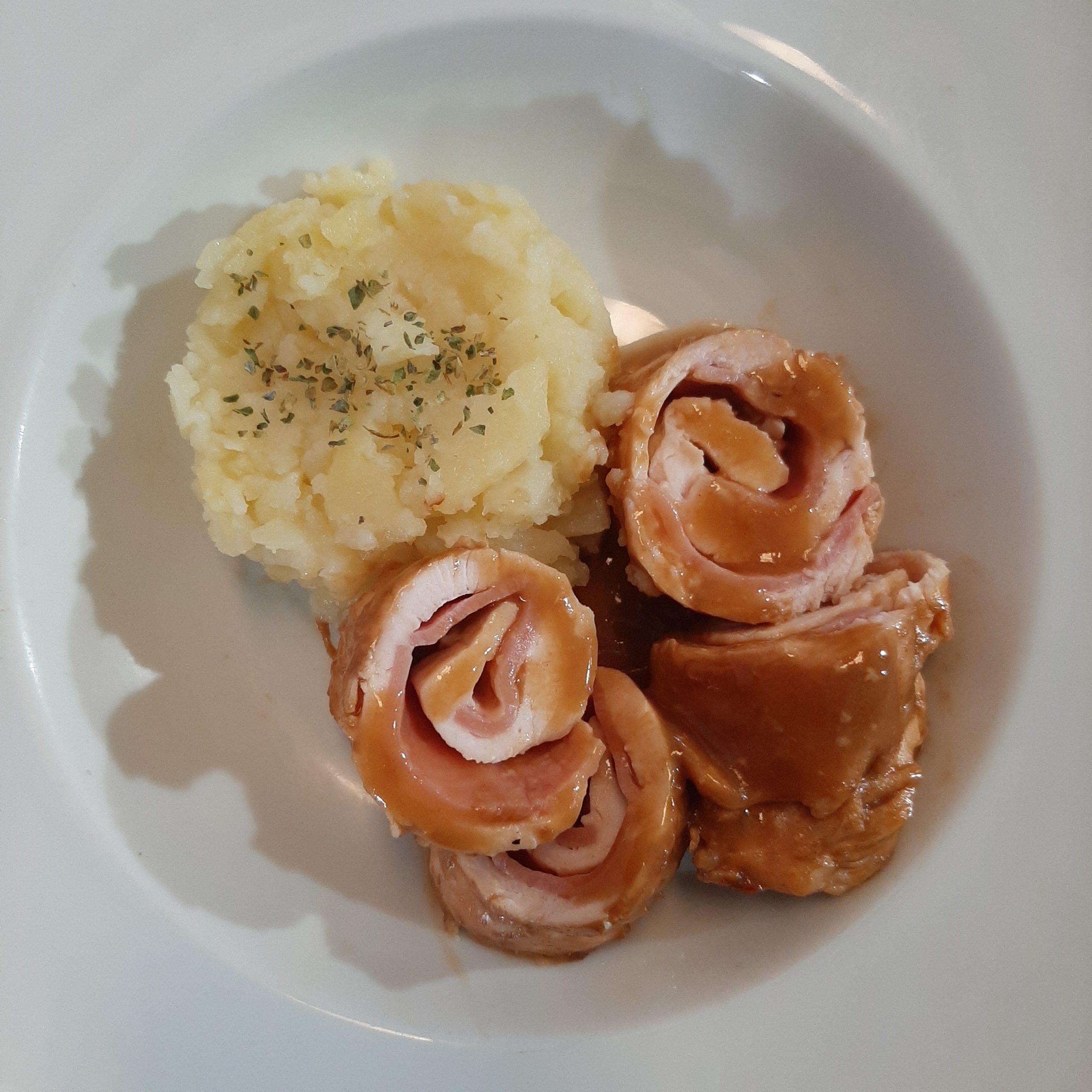 Rollitos de pollo rellenos de york y queso