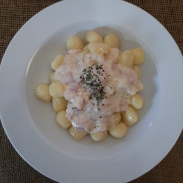 Ñoquis con salsa carbonara