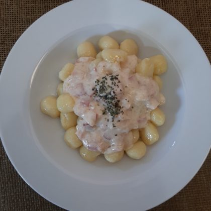 Ñoquis con salsa carbonara