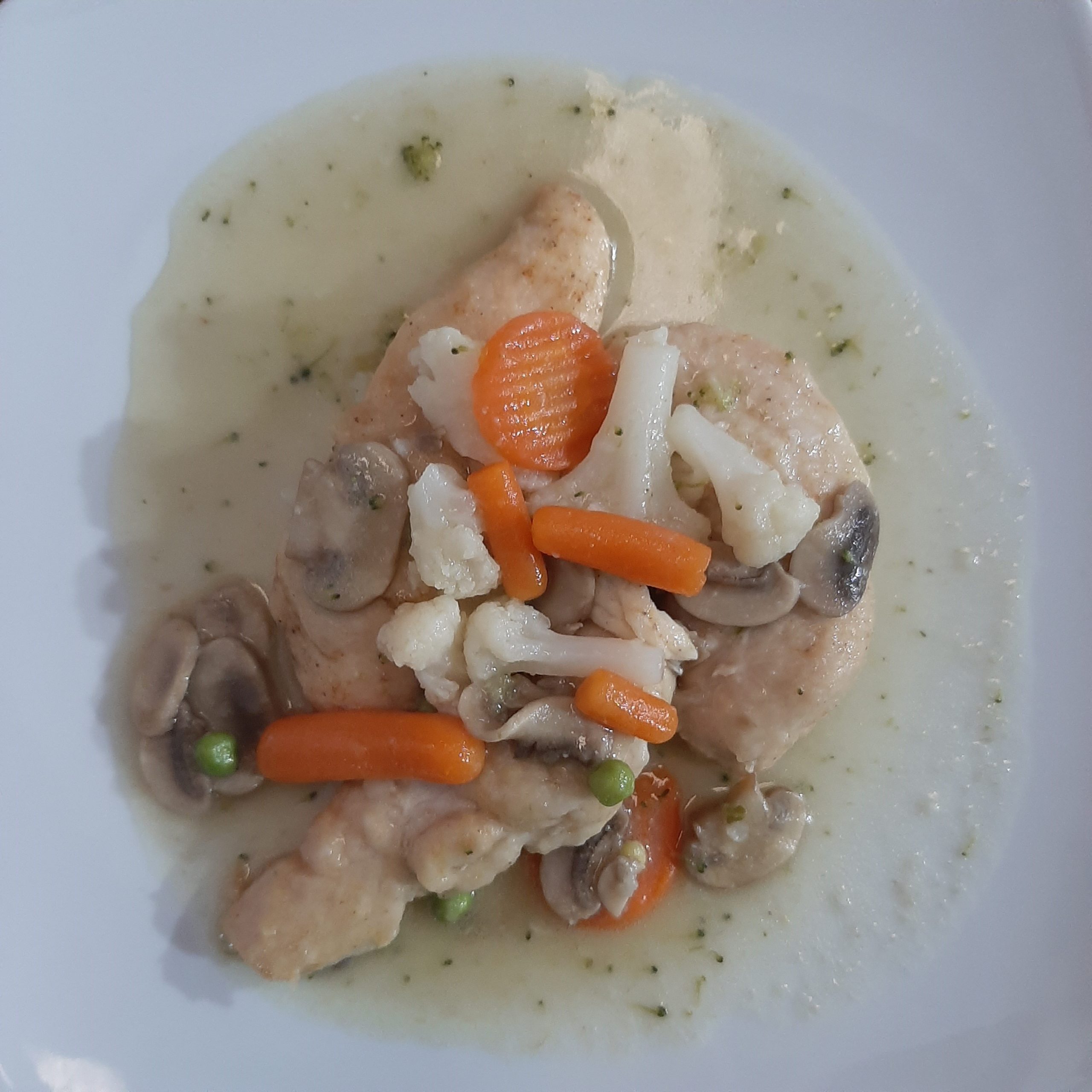 Pechugas de pollo con verduritas y champiñón