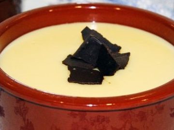 Natillas con dados de brownie