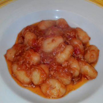 Ñoquis con salsa napolitana y champiñón