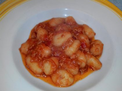 Ñoquis con salsa napolitana y champiñón