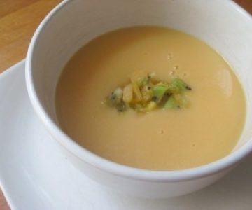 Sopa de melón con crujiente de jamón