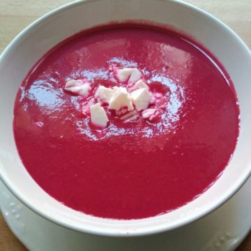Gazpacho de tomate, fresas y pepino
