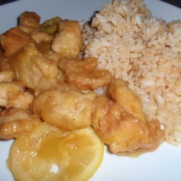 Guiso de pollo al limón con arroz blanco