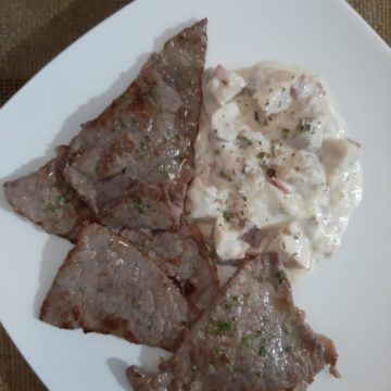 Ternera salteada con champiñones cremosos