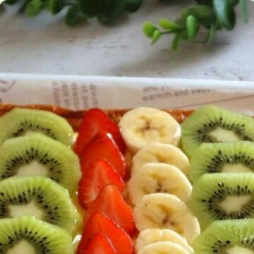 Tarta de crema, vainilla con frutas frescas